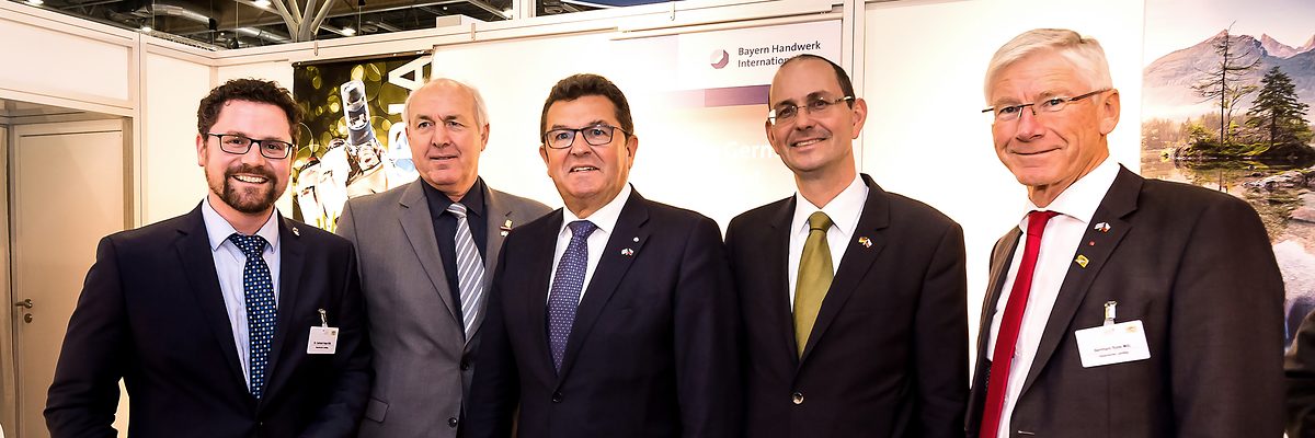 Von links: Dr. G. Hopp, MdL (CSU), F. X. Peteranderl, Präsident des bayerischen Handwerkstages, F. J. Pschierer, MdL, Staatssekretär im Bayerischen Staatsministerium für Wirtschaft und Medien, Energie und Technologie, Dr. C. Israng, Deutscher Botschafter in der Tschechischen Republik, B. Roos, MdL (SPD)